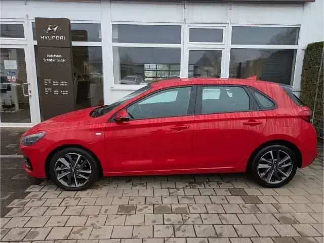 Gebraucht Hyundai i30 Trend 160 PS (117 kW) 2023 Rot Limousine