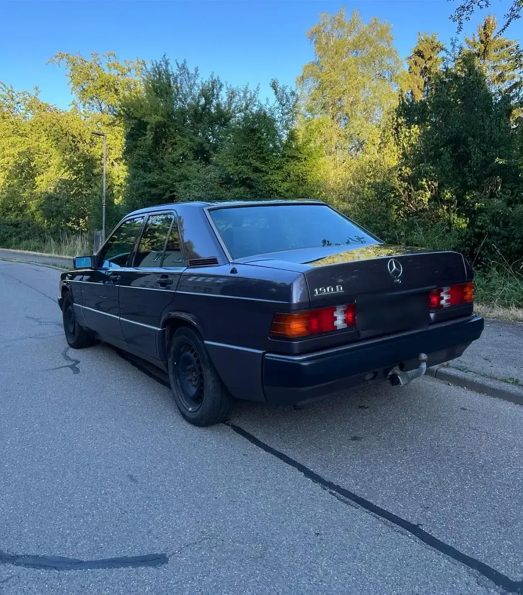 Gebraucht Mercedes 190 75 PS (55 kW) 1991 Violet Limousine
