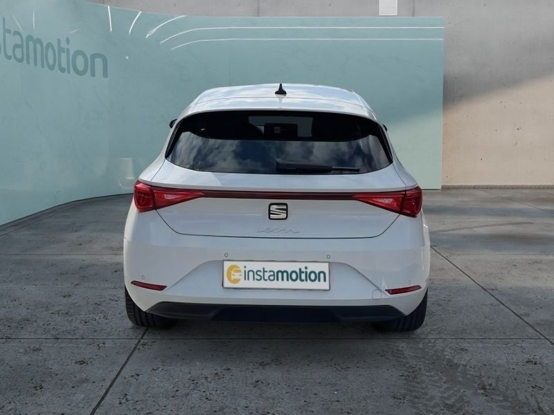 Weiß Gebraucht 2024 Seat Leon Style Limousine | 28.600 € (Fairer Preis) - Bild 1/4