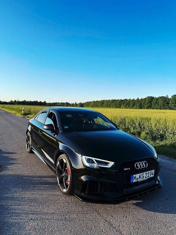 Schwarz Gebraucht 2018 Audi RS3 Ambiente Kleinwagen | 50.000 € - Bild 1/4