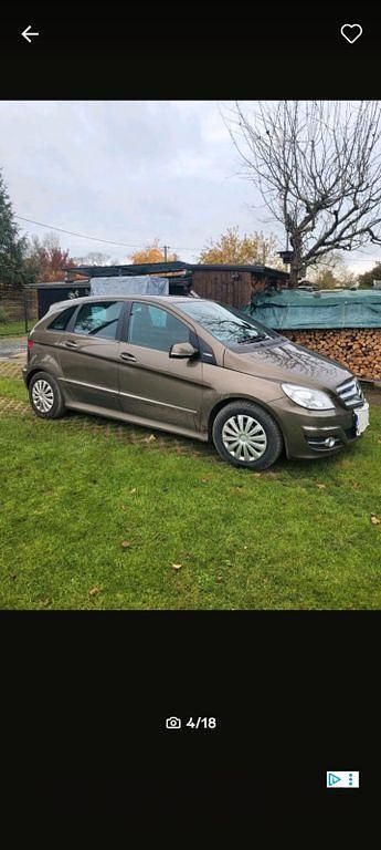 Braun Gebraucht 2010 Mercedes B180 Avantgarde Van / Kleinbus | 5.900 € (Guter Preis) - Bild 1/4