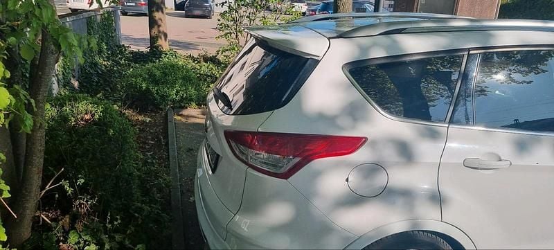 Second-hand Ford Kuga 162 CP (119 kW) 2014 Alb SUV