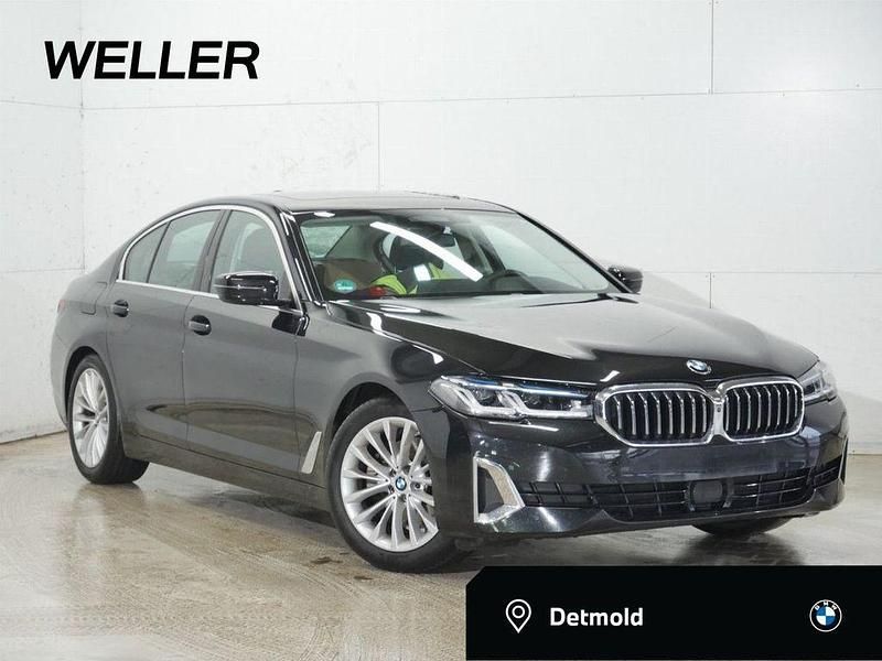 Black sapphire (schwarz) Gebraucht 2020 BMW 520 Luxury Line Limousine | 35.850 € (Teuer) - Bild 1/4