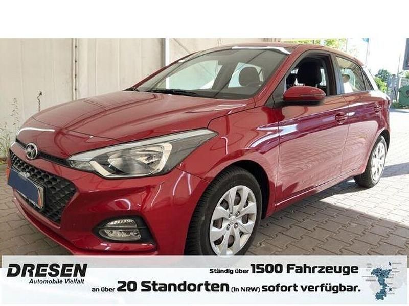 Rot Gebraucht 2020 Hyundai i20 Trend Limousine | 16.950 € (Fairer Preis) - Bild 1/3