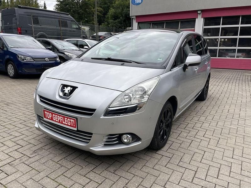 Silber Gebraucht 2010 Peugeot 5008 Platinum Van / Kleinbus | 3.500 € (Etwas zu teuer) - Bild 1/4