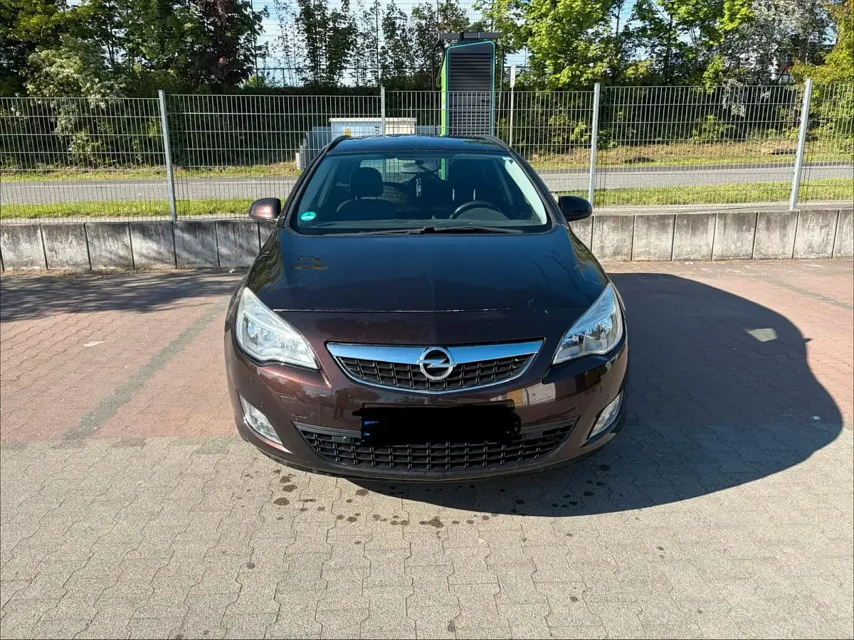 Gebraucht Opel Astra 110 PS (80 kW) 2012 Braun Kombi