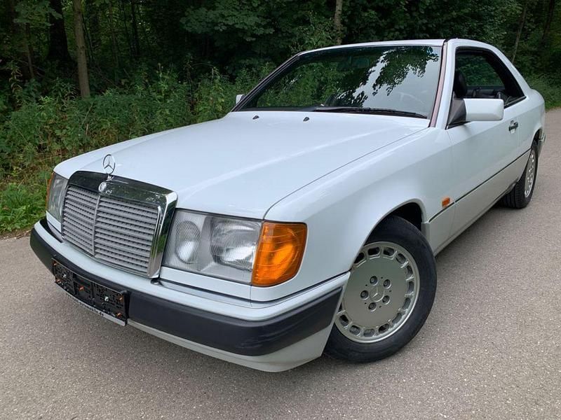 Violett Gebraucht 1991 Mercedes C200 | 20.800 € - Bild 1/4