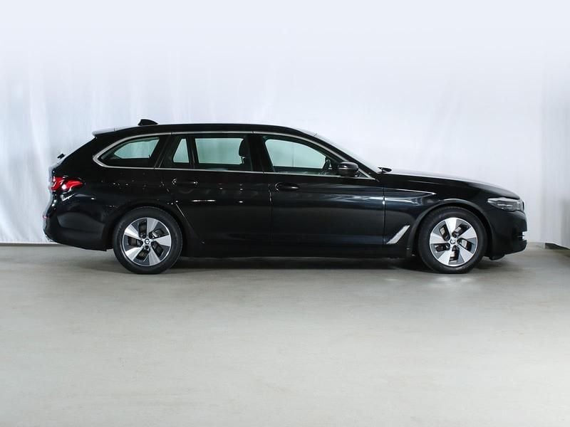 Gebraucht BMW 520 Performance 190 PS (139 kW) 2022 Black sapphire metallic (schwarz) Kombi