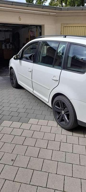 Gebraucht 2010 VW Touran Highline Van / Kleinbus | 3.499 € - Bild 1/4