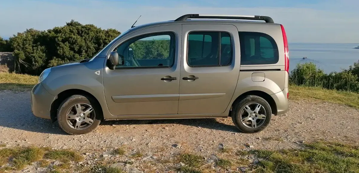 Gebraucht Renault Kangoo 106 PS (77 kW) 2010 Kombi