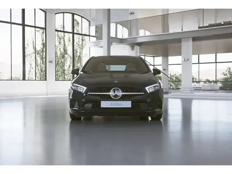 Gebraucht Mercedes A250 Progressive 224 PS (164 kW) 2019 Metalliclack kosmosschwarz Limousine