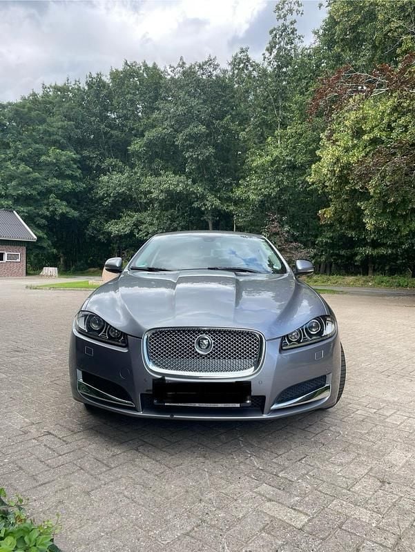 Grau Gebraucht 2011 Jaguar XF Limousine | 7.500 € (Guter Preis) - Bild 1/4