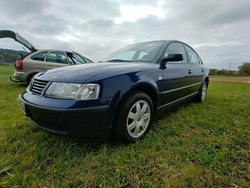 Blau Gebraucht 2000 VW Passat Limousine | 3.750 € (Teuer) - Bild 1/4
