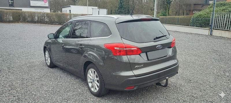 Gebraucht Ford Focus Titanium 120 PS (88 kW) 2016 Grau Kombi