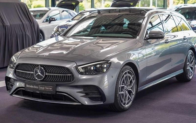 Grau Gebraucht 2021 Mercedes E450 AMG line Kombi | 43.990 € (Guter Preis) - Bild 1/4