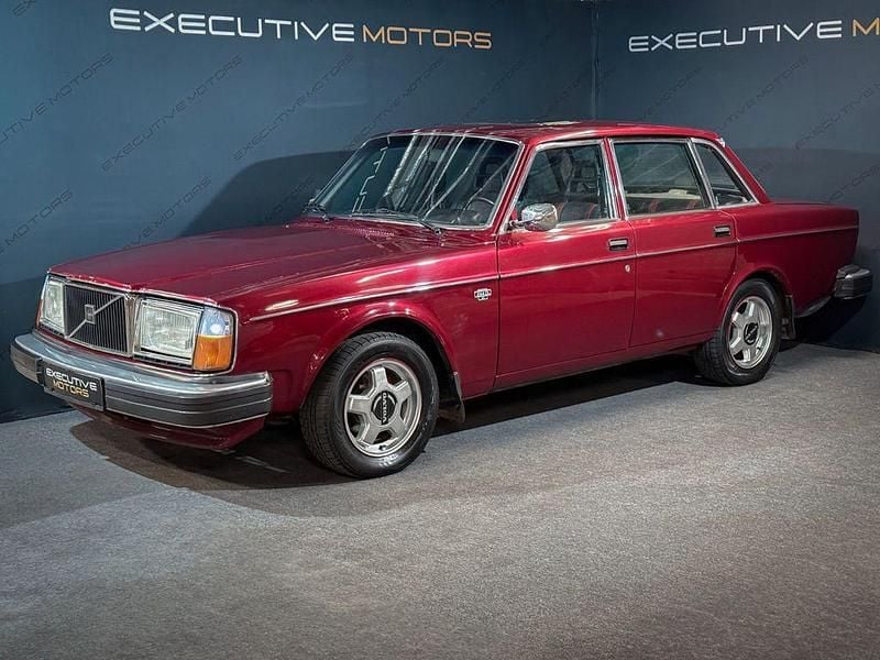 Rot Gebraucht 1977 Volvo 244 Limousine | 9.000 € - Bild 1/4