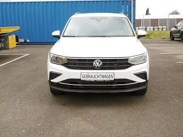 Gebraucht VW Tiguan Life 200 PS (147 kW) 2023 Weiß SUV