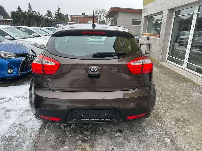 Gebraucht Kia Rio Spirit 109 PS (80 kW) 2013 Braun Limousine