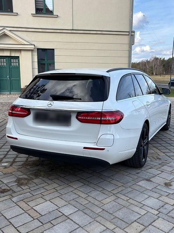 Gebraucht Mercedes E300 306 PS (225 kW) 2019 Weiß Kombi