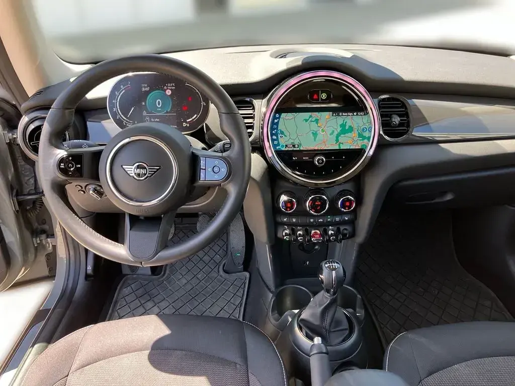 Gebraucht Mini Cooper Essential 136 PS (100 kW) 2022 Grau Kleinwagen