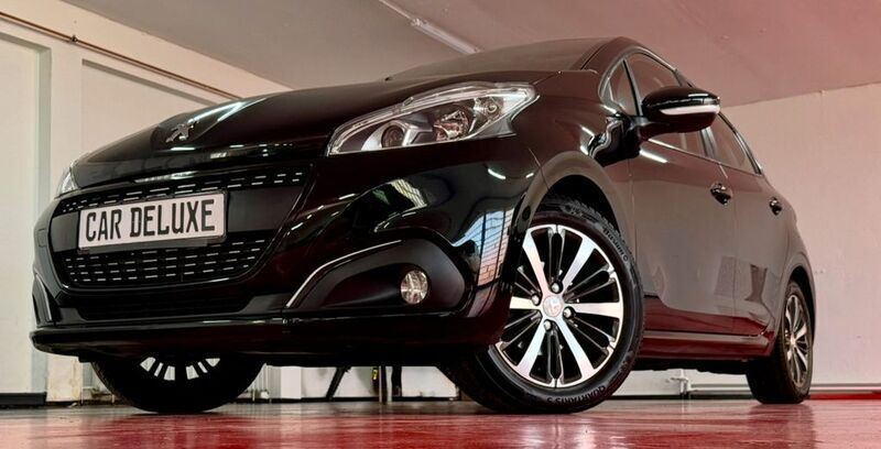 Lackierung schwarz perla nera/ Gebraucht 2017 Peugeot 208 Active Kleinwagen | 7.990 € (Fairer Preis) - Bild 1/4