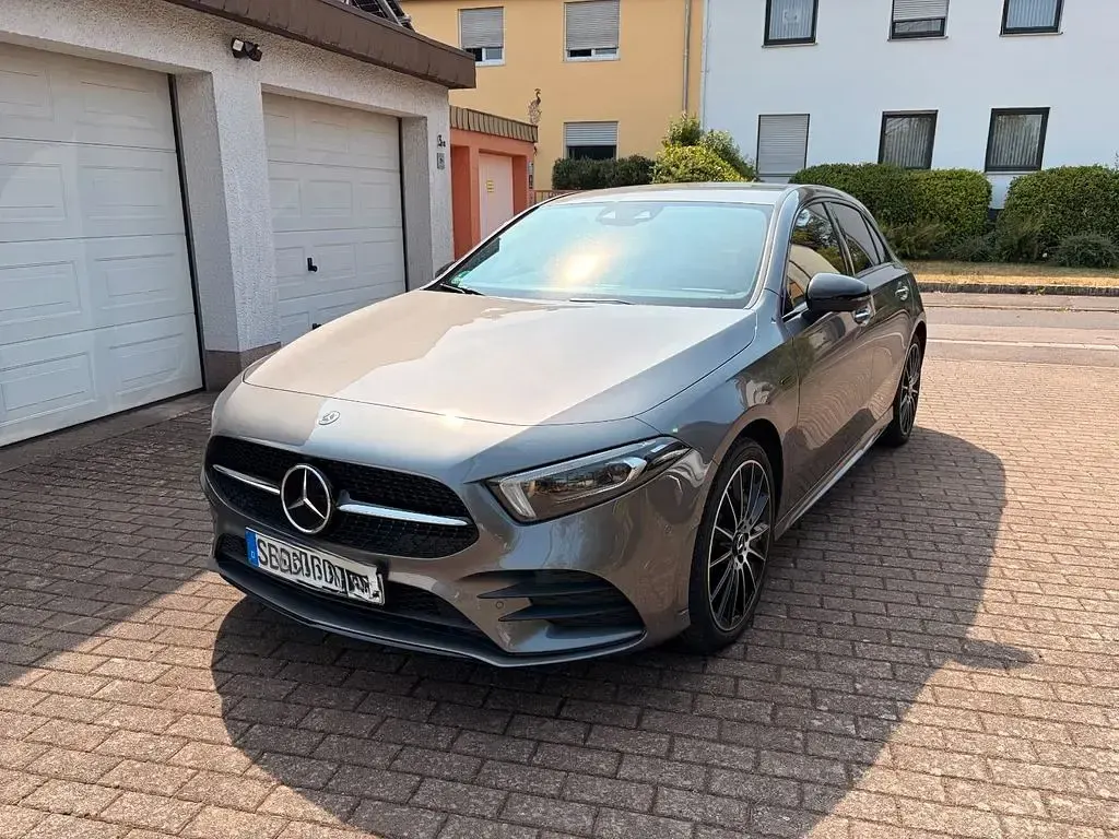 Gebraucht Mercedes A250 AMG line 218 PS (160 kW) 2021 Grau Limousine
