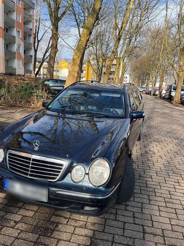 Gebraucht Mercedes E220 Avantgarde 143 PS (105 kW) 2002 Blau Kombi