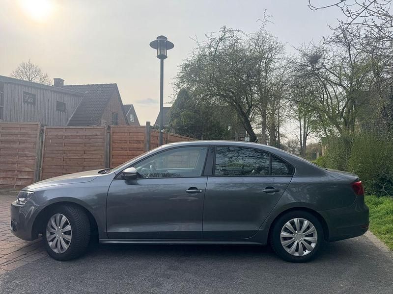 Gebraucht VW Jetta Comfortline 105 PS (77 kW) 2011 Grau Limousine