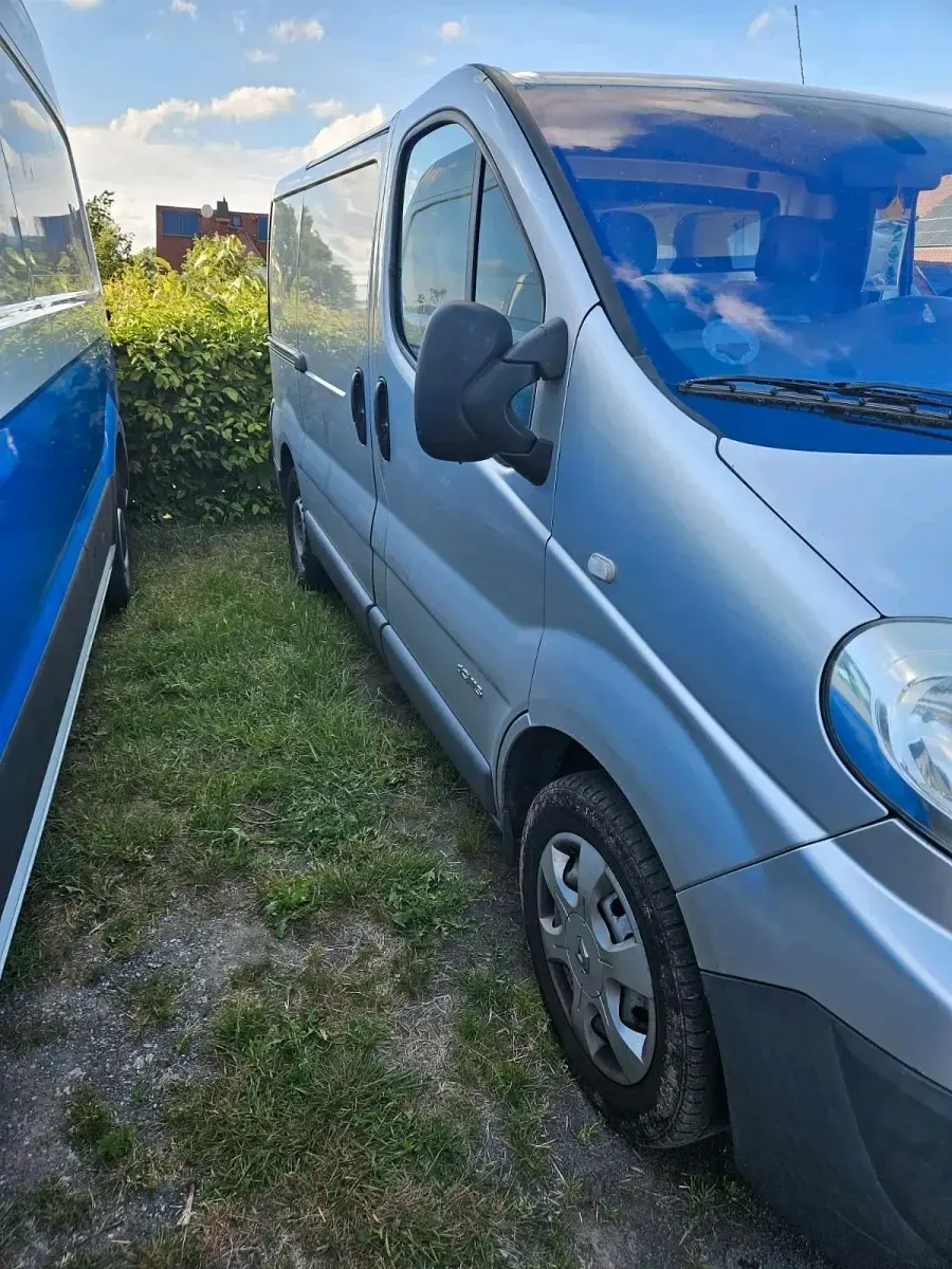 Gebraucht Renault Traffic 115 PS (84 kW) 2012 Silber