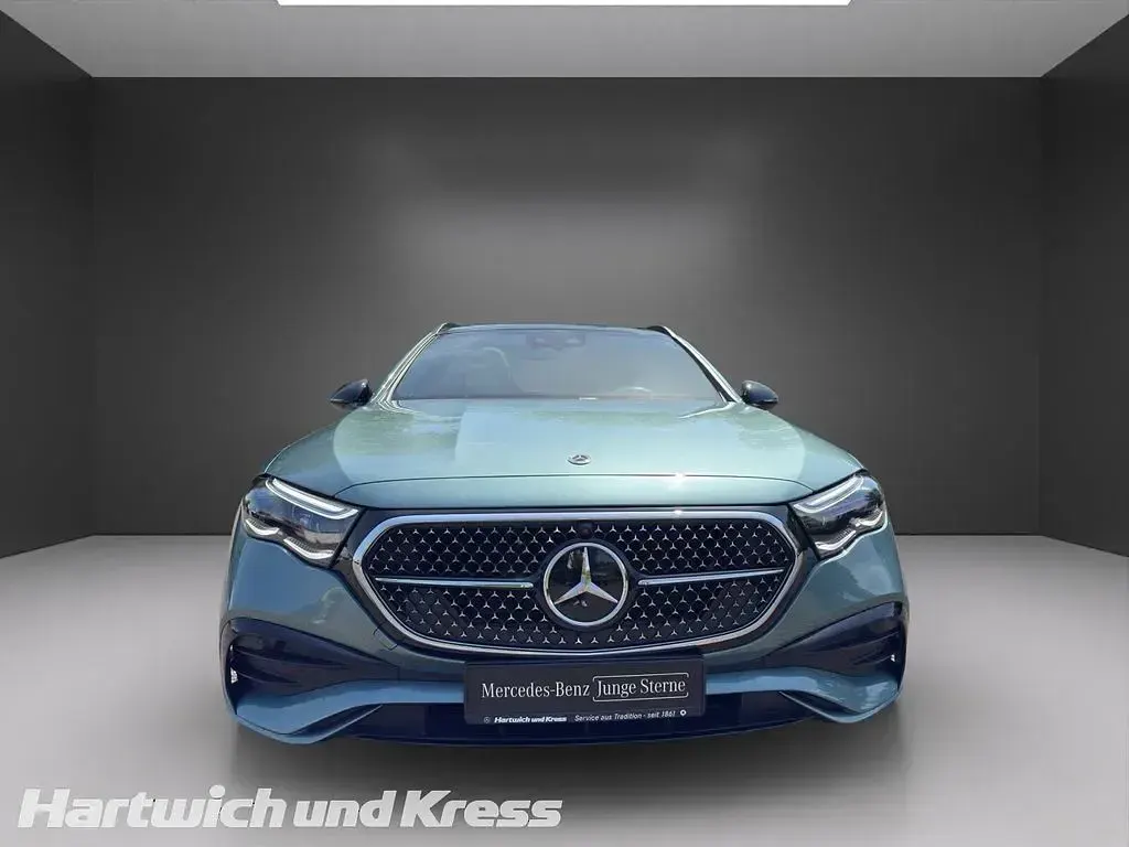 Gebraucht Mercedes E200 AMG Line Premium Plus 227 PS (166 kW) 2024 Verdesilber  lack Kombi