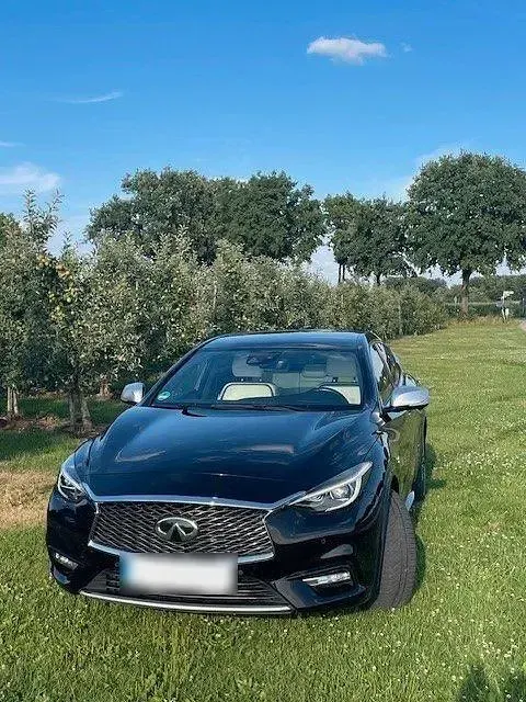 Gebraucht Infiniti Q30 Premium 170 PS (125 kW) 2017 Schwarz Limousine