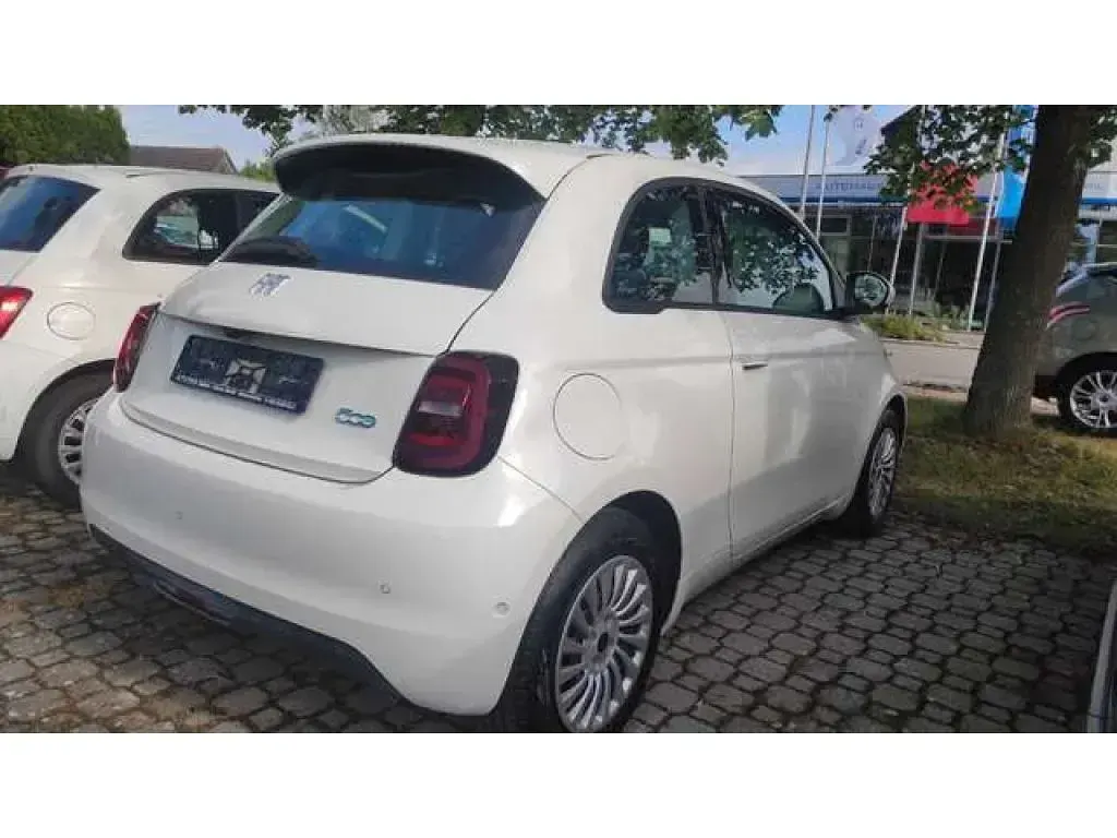 Gebraucht Fiat 500e 86 kW (118 PS) 2024 Gelato weiß Kleinwagen