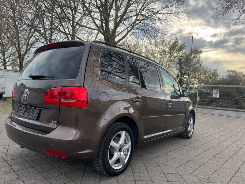 Braun Gebraucht 2011 VW Touran Comfortline Van / Kleinbus | 7.700 € (Fairer Preis) - Bild 1/4