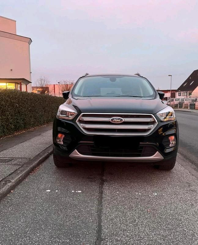 Gebraucht Ford Kuga 150 PS (110 kW) 2019 Schwarz SUV