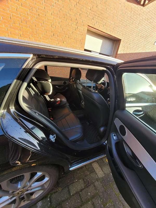 Schwarz Gebraucht 2017 Mercedes 220 Avantgarde Kombi | 17.000 € - Bild 1/4