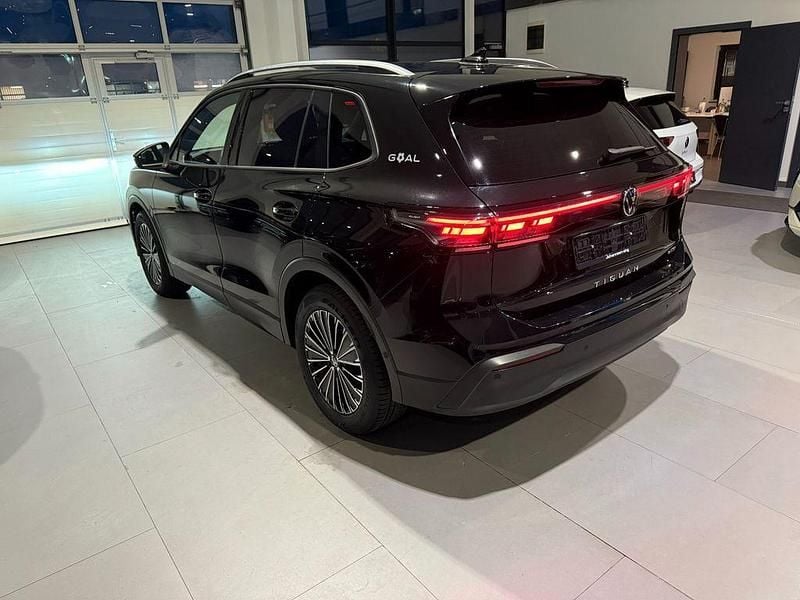 Gebraucht VW Tiguan Goal 150 PS (110 kW) 2025 Schwarz SUV