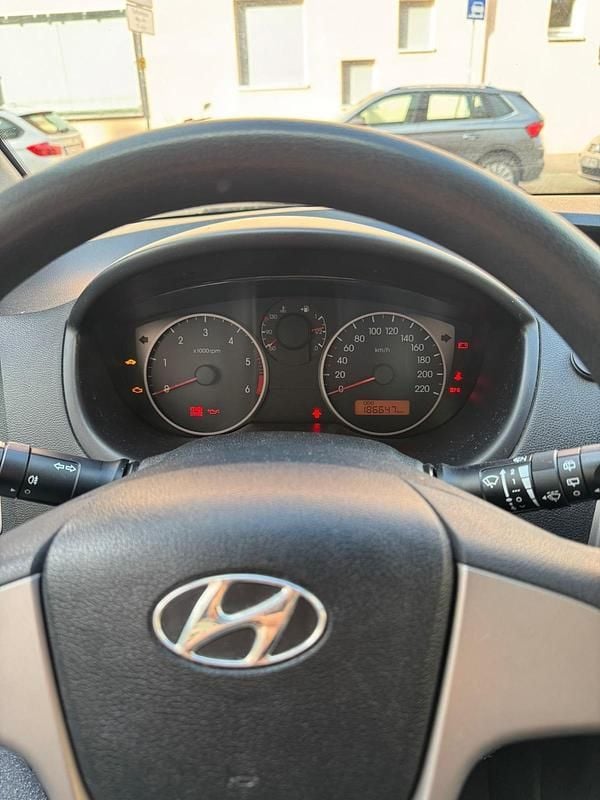 Gebraucht Hyundai i20 88 PS (64 kW) 2010 Schwarz Kleinwagen