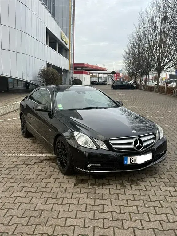 Usata Mercedes E250 Elegance 204 CV (150 kW) 2010 Nero Coupé