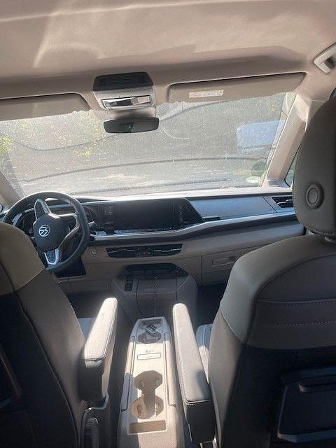 Gebraucht VW Multivan 150 PS (110 kW) 2024 Braun Van