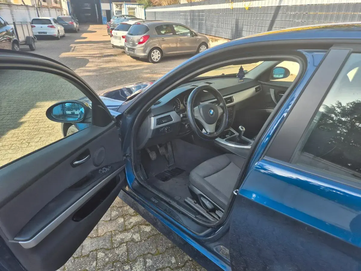 Gebraucht BMW 320 Sport Line 150 PS (110 kW) 2005 Blau Limousine