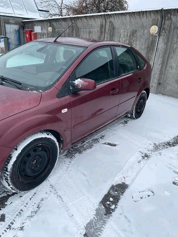 Gebraucht Ford Focus Ghia 100 PS (73 kW) 2005 Rot Coupé