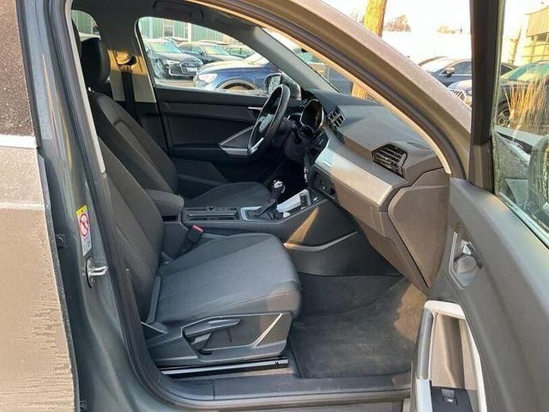 Gebraucht Audi Q3 Business 150 PS (110 kW) 2023 Chronosgrau metallic SUV
