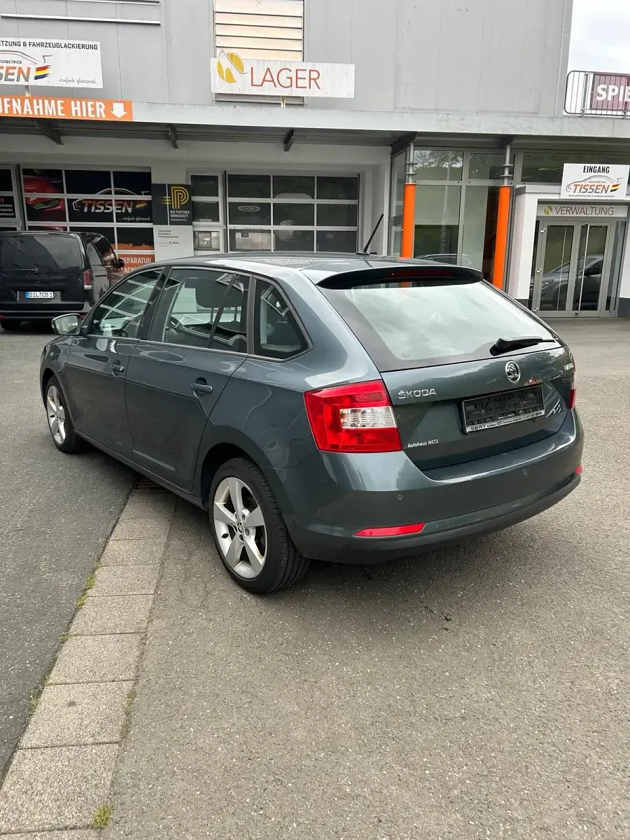 Gebraucht Skoda Rapid 90 PS (66 kW) 2016 Grau Kleinwagen