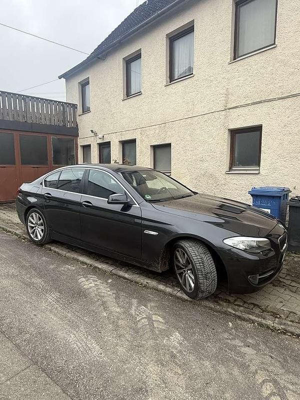 Gebraucht BMW 528 258 PS (189 kW) 2010 Grau Limousine