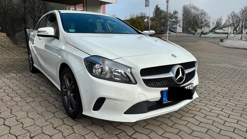 Weiß Gebraucht 2016 Mercedes A180 Limousine | 15.300 € (Etwas zu teuer) - Bild 1/4