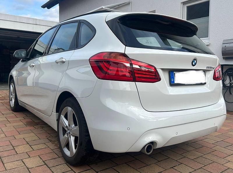 Gebraucht BMW 225 Active Tourer iPerformance 224 PS (164 kW) 2020 Weiß Van / Kleinbus