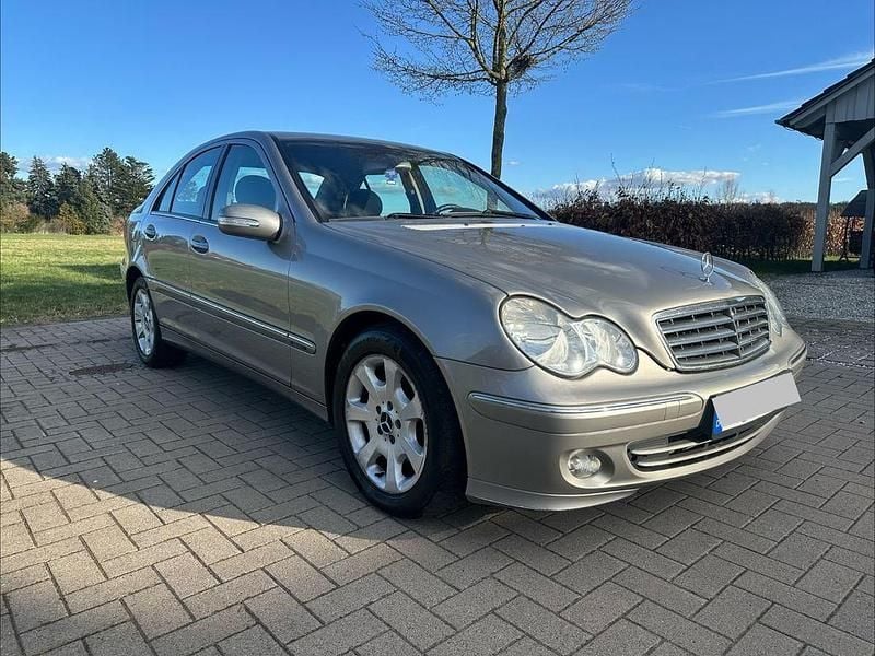 Gebraucht Mercedes C220 Elegance 150 PS (110 kW) 2005 Gold Limousine