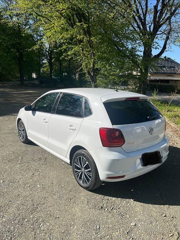 Gebraucht VW Polo Allstar 60 PS (44 kW) 2016 Weiß Limousine