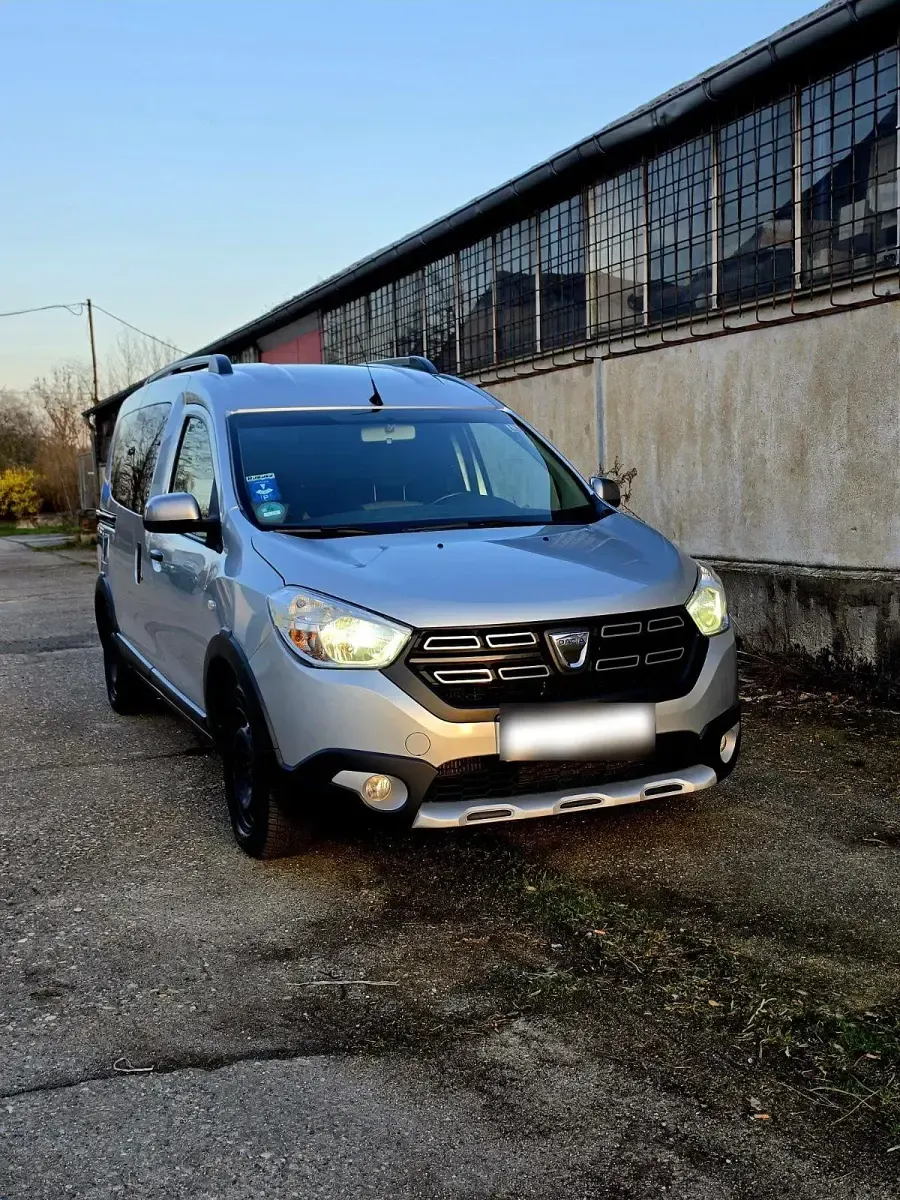 Gebraucht Dacia Dokker 131 PS (96 kW) 2019 Grau Van / Kleinbus
