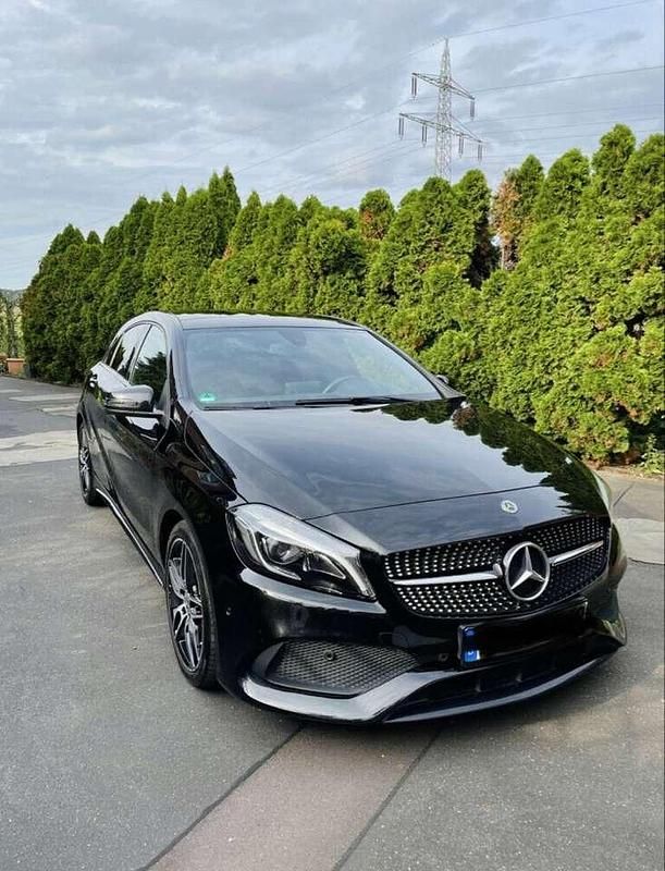 Schwarz Gebraucht 2018 Mercedes A200 AMG line Limousine | 18.000 € (Superpreis) - Bild 1/4